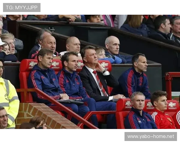 深夜苦练只为续约再创辉煌誓夺冠军展现永不言弃精神