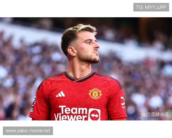 高考结束曼联球迷寄望芒特下赛季表现出色带领球队再创辉煌 高考结束曼联球迷寄望芒特下赛季表现出色带领球队再创辉煌